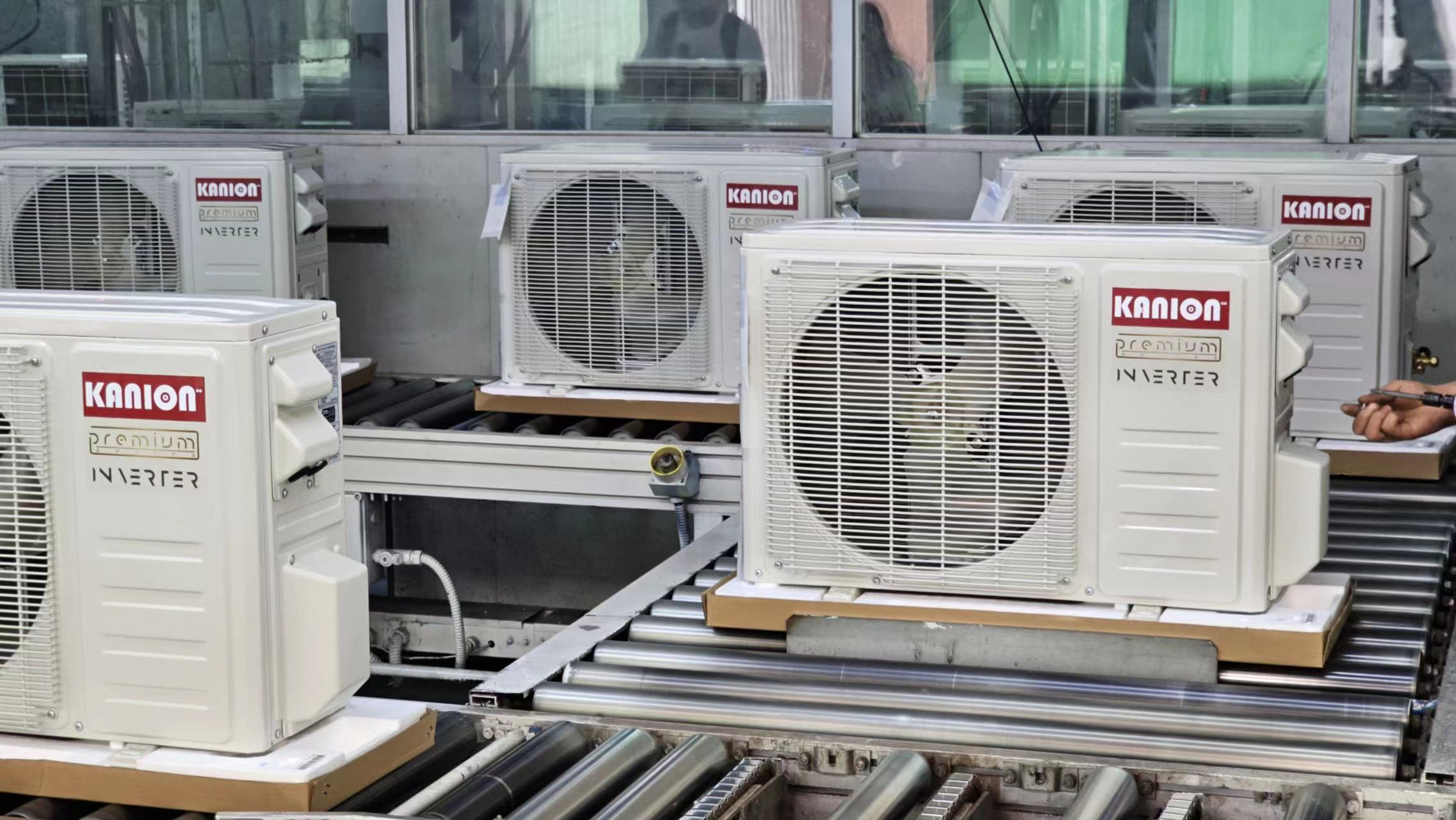 R454B refrigerant blend for air conditioning